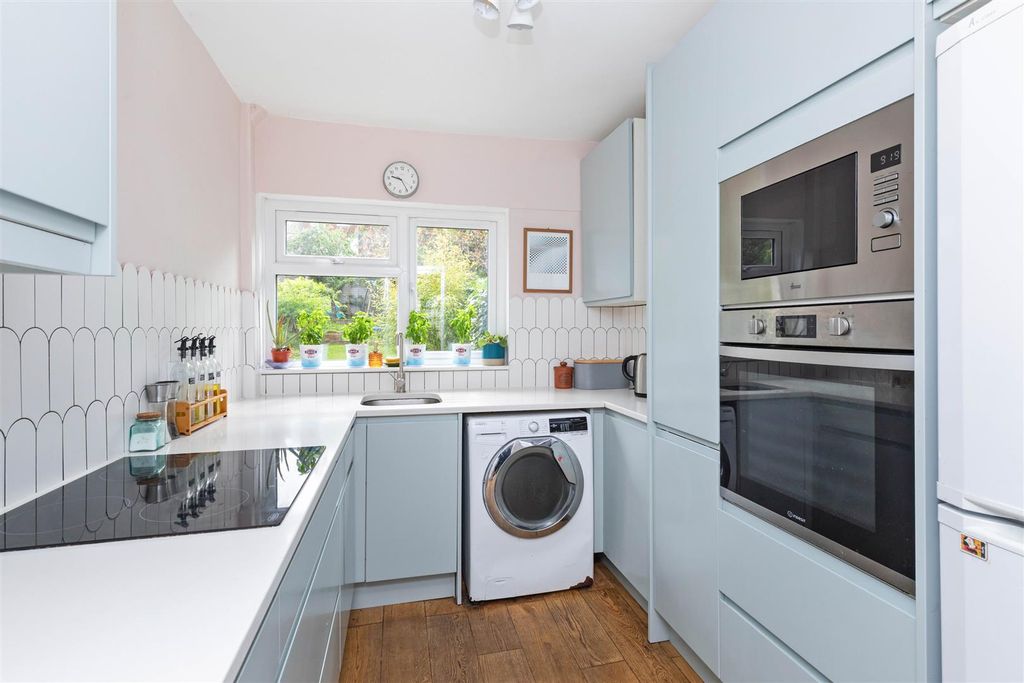 Property photo 1 of 11 Hertford Road-9.Jpg