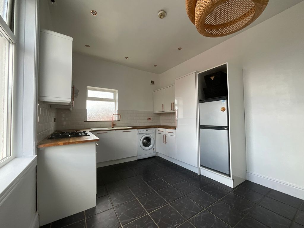Property photo 2 of 21 4211342