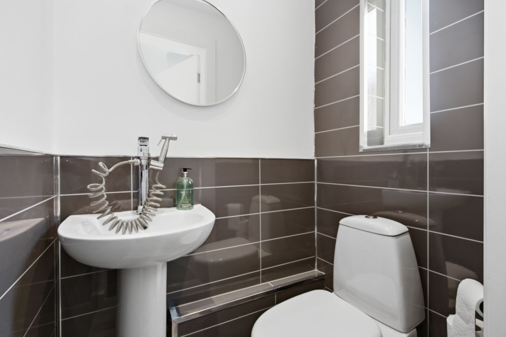 1 bed flat for saleRiddochhill Crescent, Blackburn, West Lothian EH47 photo 4