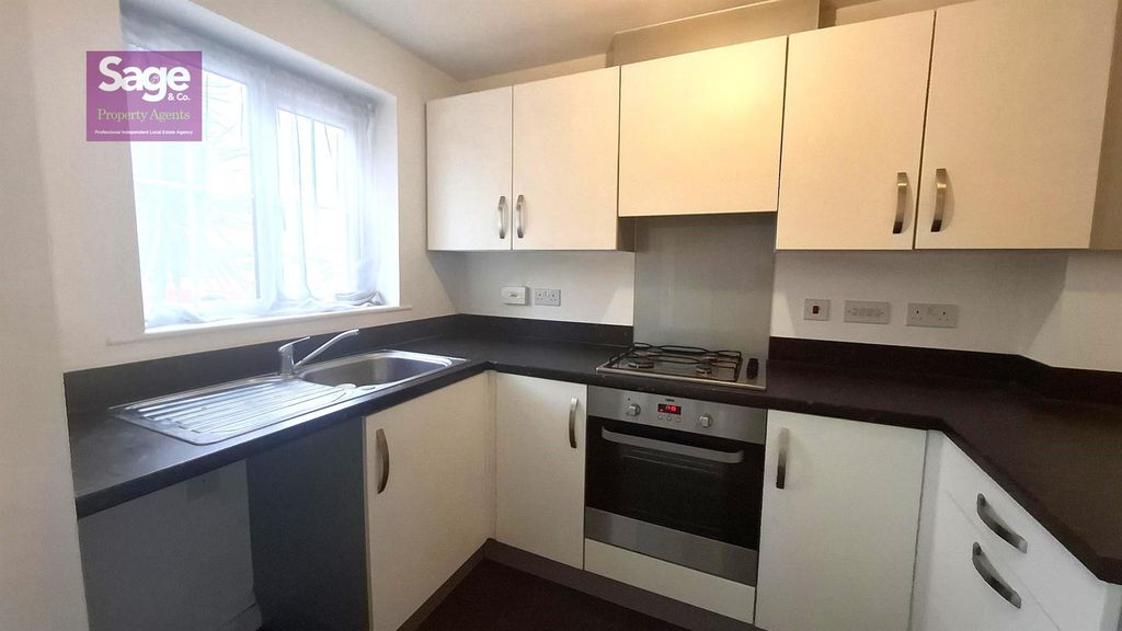 Property photo 3 of 28