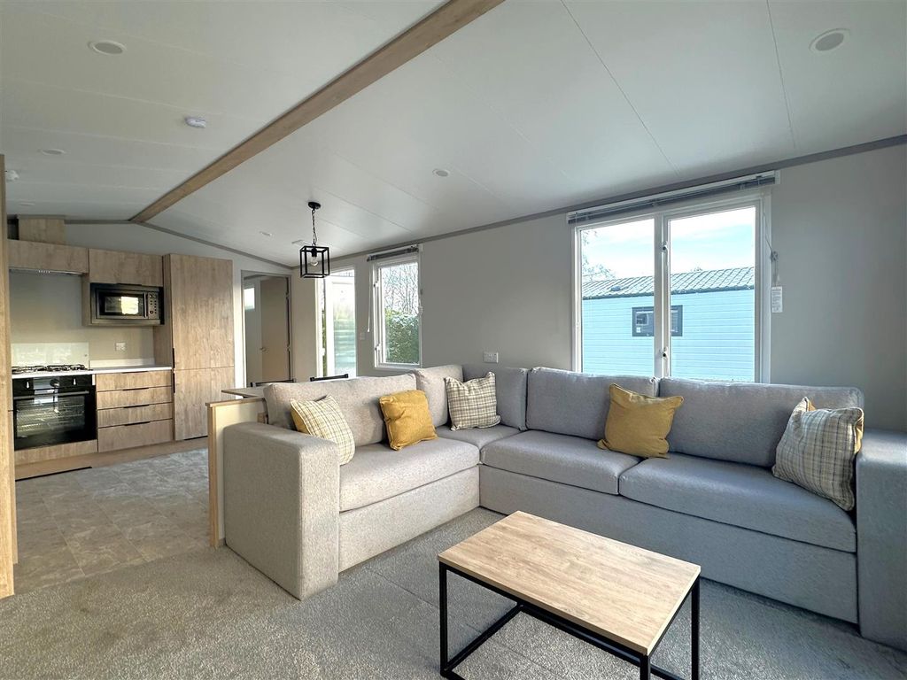 Property photo 2 of 8 4.Jpg