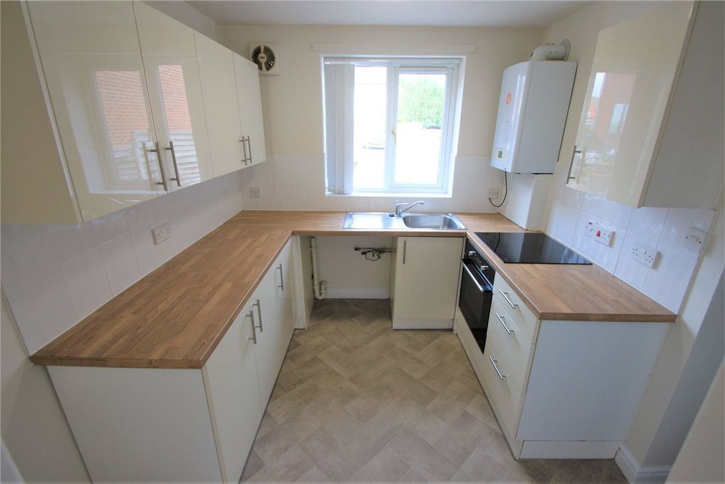 Property photo 2 of 10 Kitchen