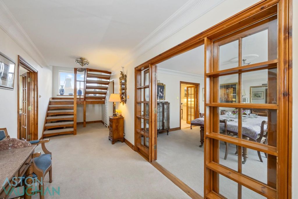 Property photo 3 of 35