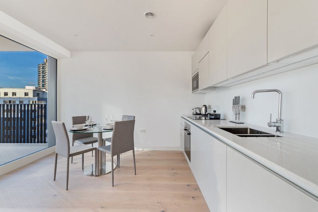 Property photo 3 of 11 Kitchen