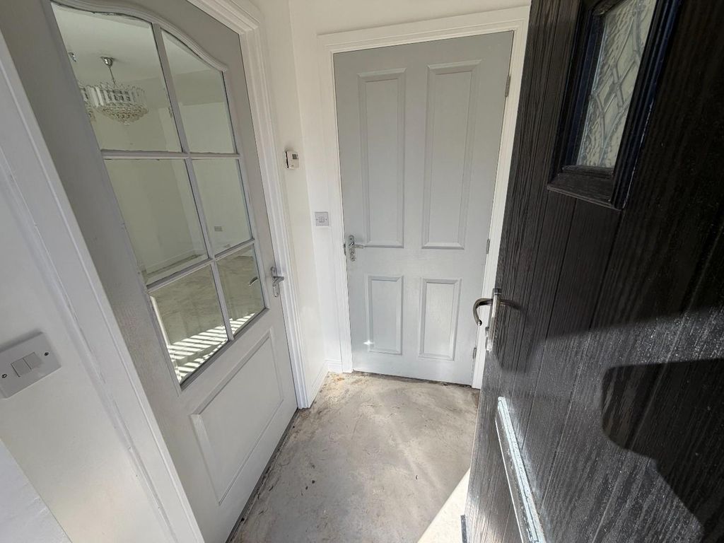 Property photo 3 of 16 Entrance