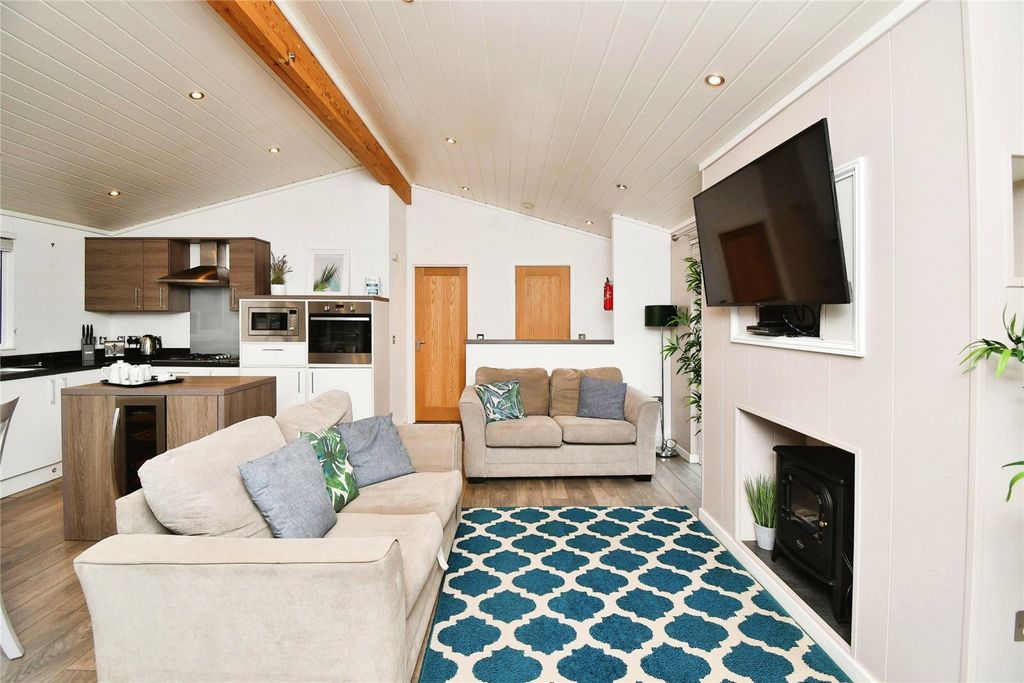 Property photo 2 of 14 Picture No. 04