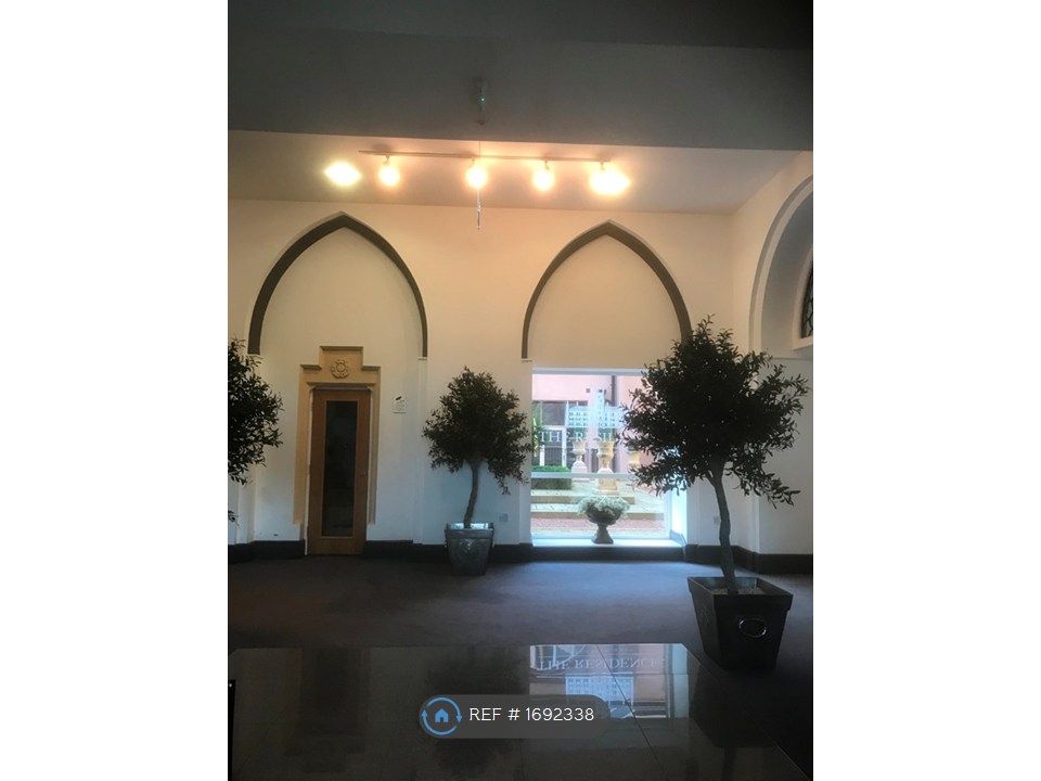 Property photo 3 of 16 Entrance Lounge