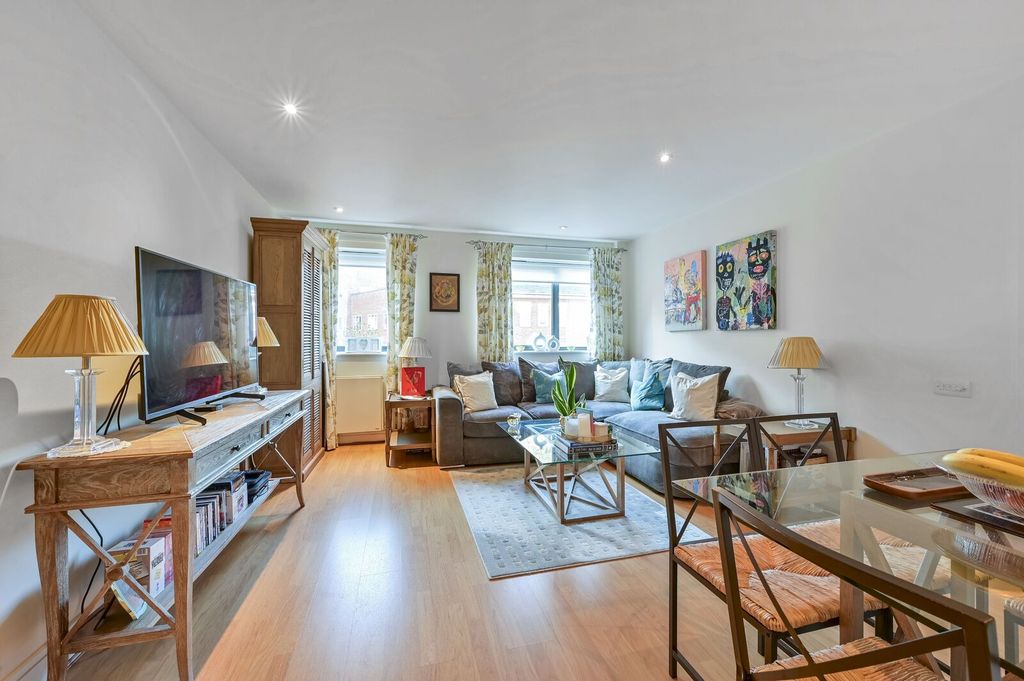 Property photo 2 of 10