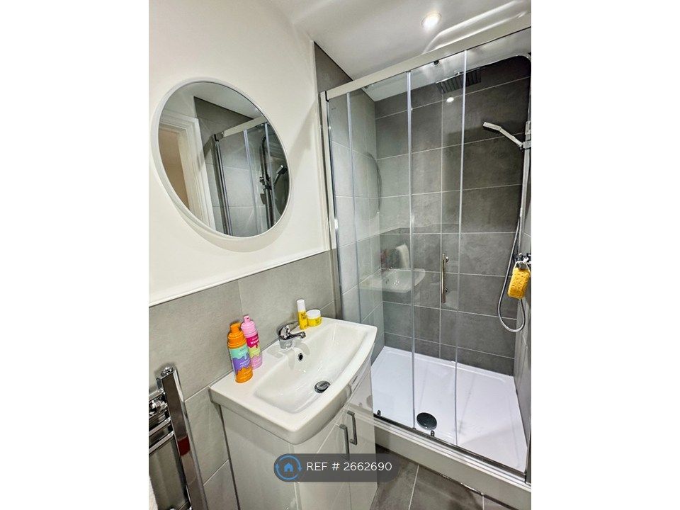 Property photo 3 of 30 Bathroom