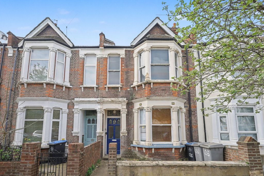 Property photo 1 of 15 Flat A, 126 Leghorn Road, London Nw10 4Pg