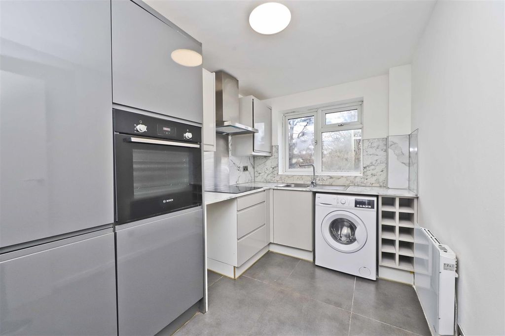 Property photo 3 of 6 Kitchen