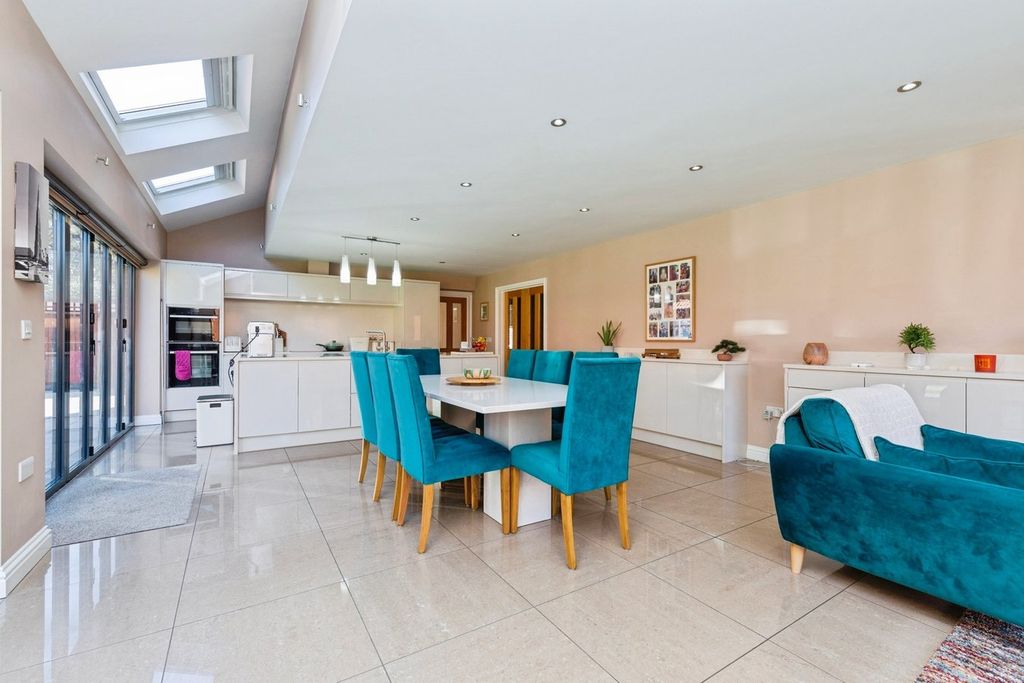 Property photo 2 of 19