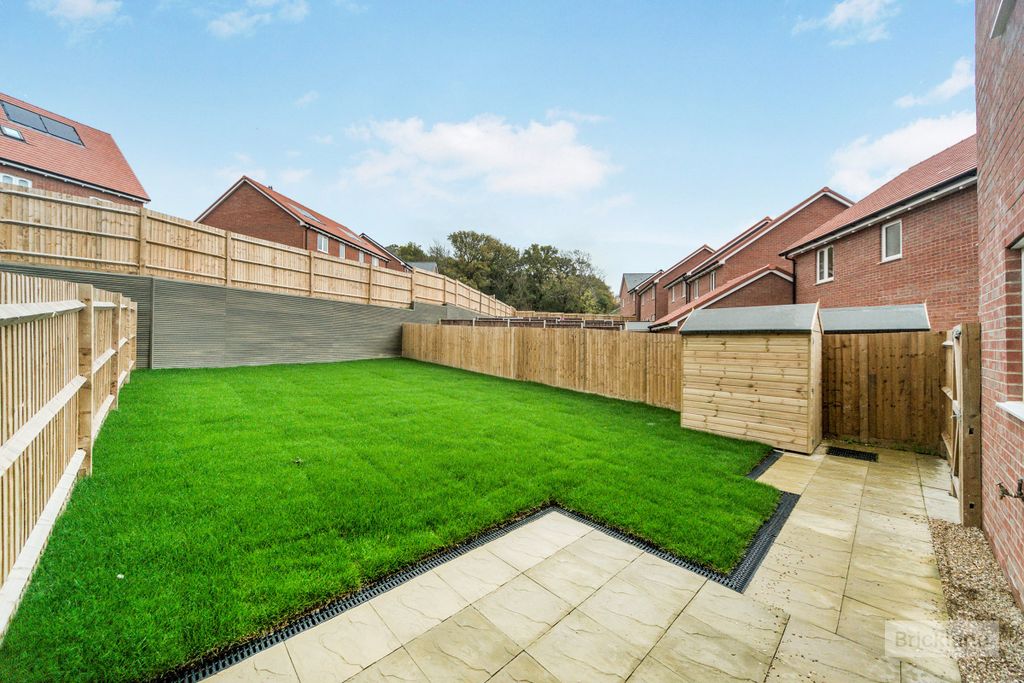 Property photo 3 of 13 Garden