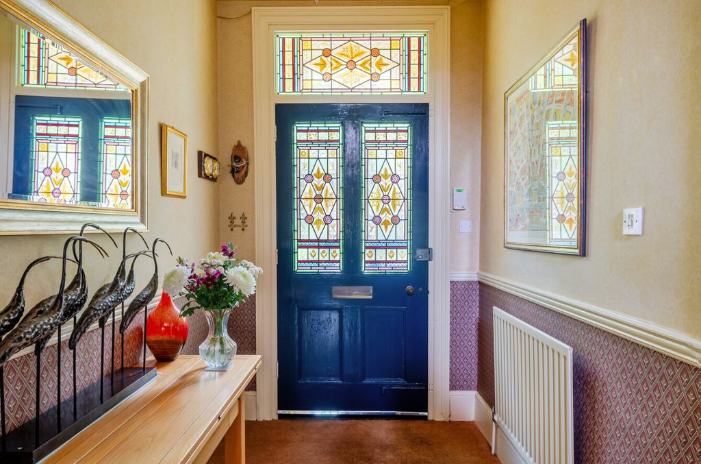 Property photo 2 of 21 1511662-42-6A90c7...
