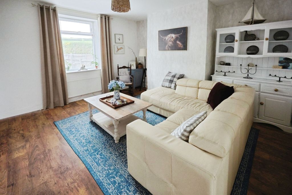 Property photo 3 of 11 Pbox-Img.Jpg