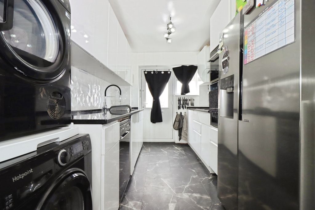 Property photo 3 of 17 Photo