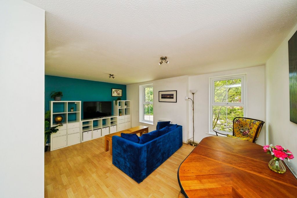 Property photo 2 of 17 Pbox-Img.Jpg
