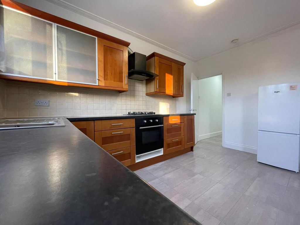 Property photo 2 of 7 Kitchen
