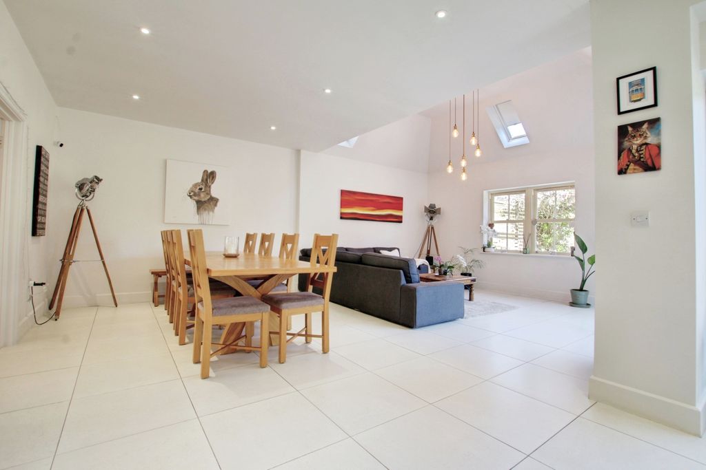 Property photo 3 of 30