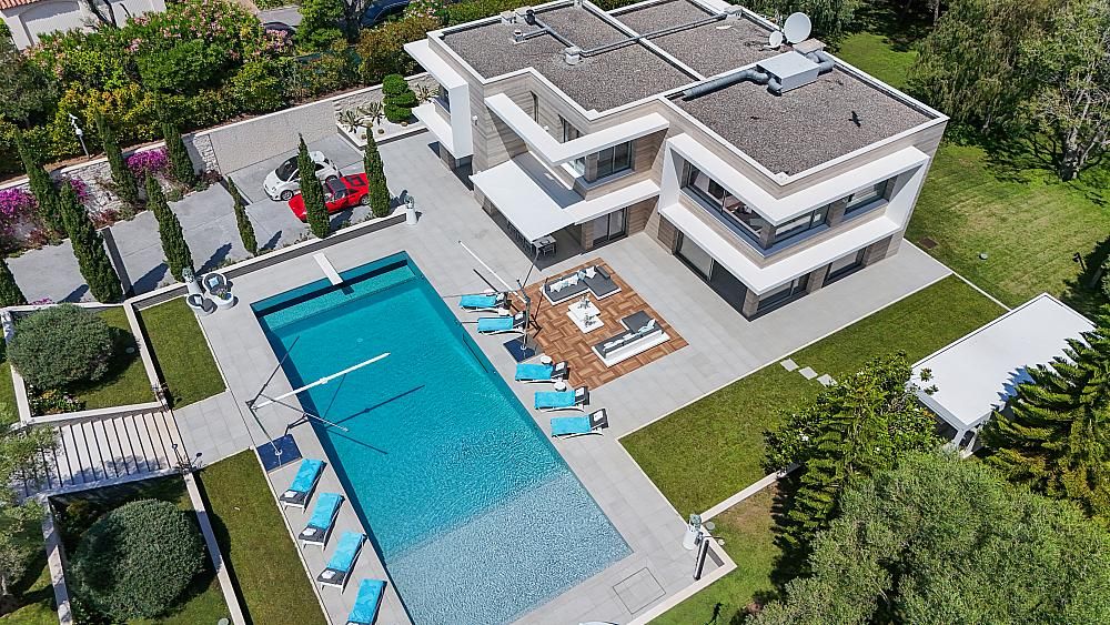 Property photo 1 of 43