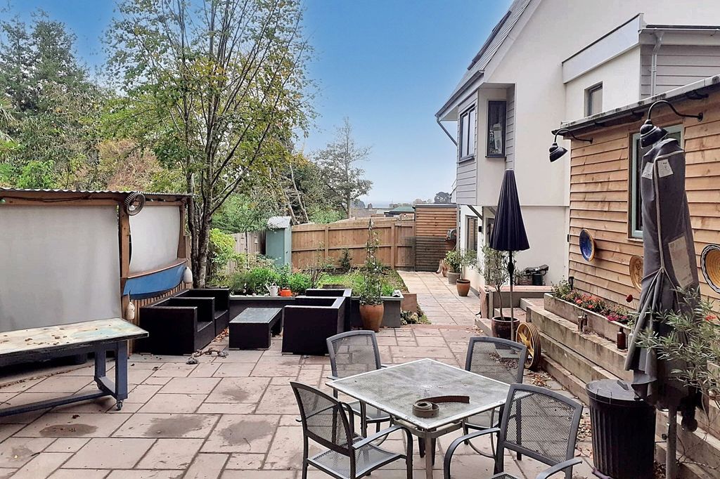 Property photo 2 of 32