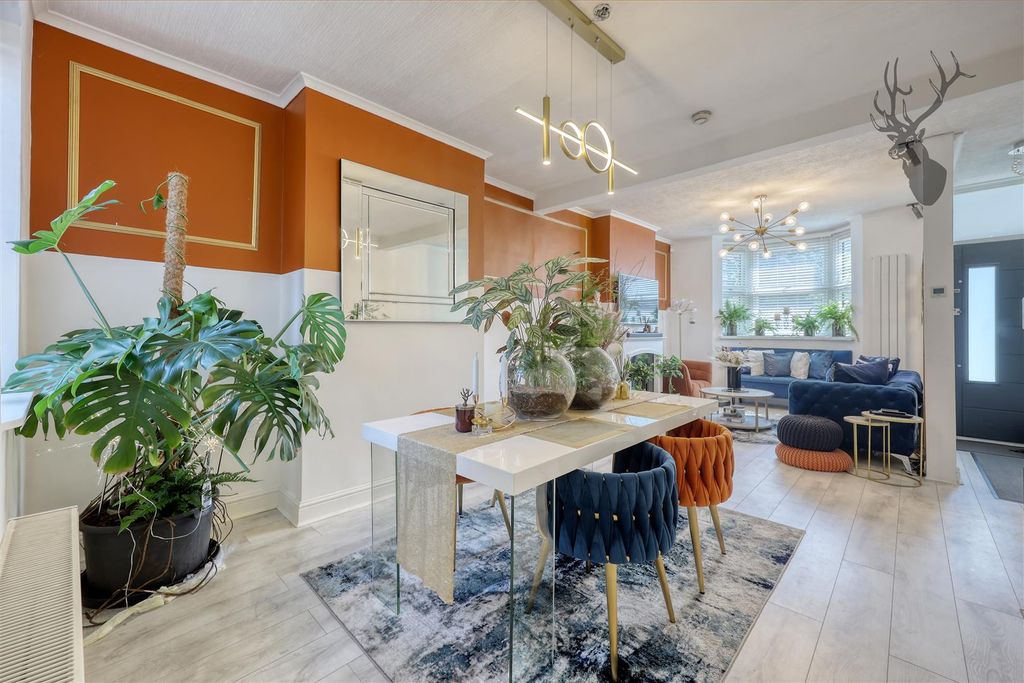 Property photo 2 of 25