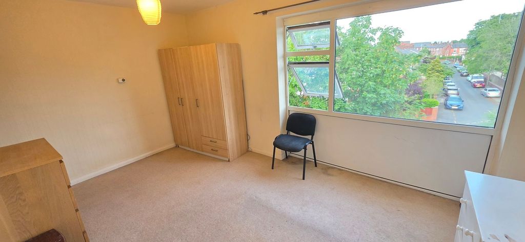 Property photo 3 of 10 Bright Bedroom With Large Window And Leafy Views...