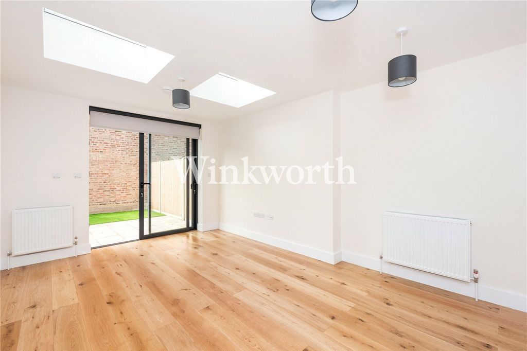 Property photo 3 of 27 Picture No. 14