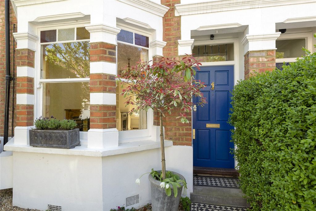 Property photo 3 of 14 External