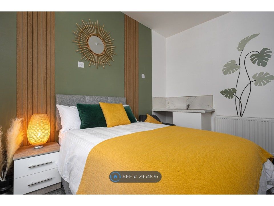 Property photo 2 of 20 Master Room 1 Without Ensuite