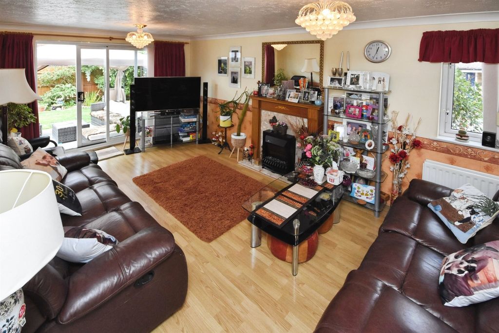 Property photo 2 of 27