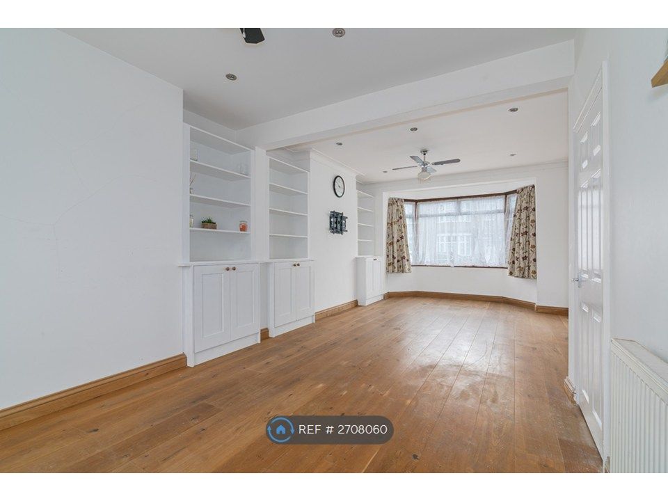 Property photo 1 of 14 Through Lounge