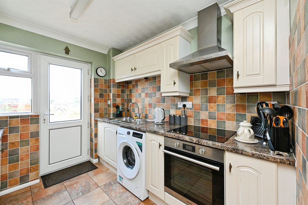 Property photo 2 of 20
