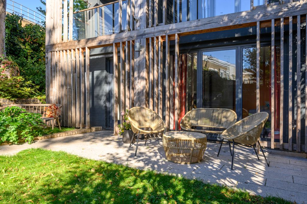 Property photo 3 of 32