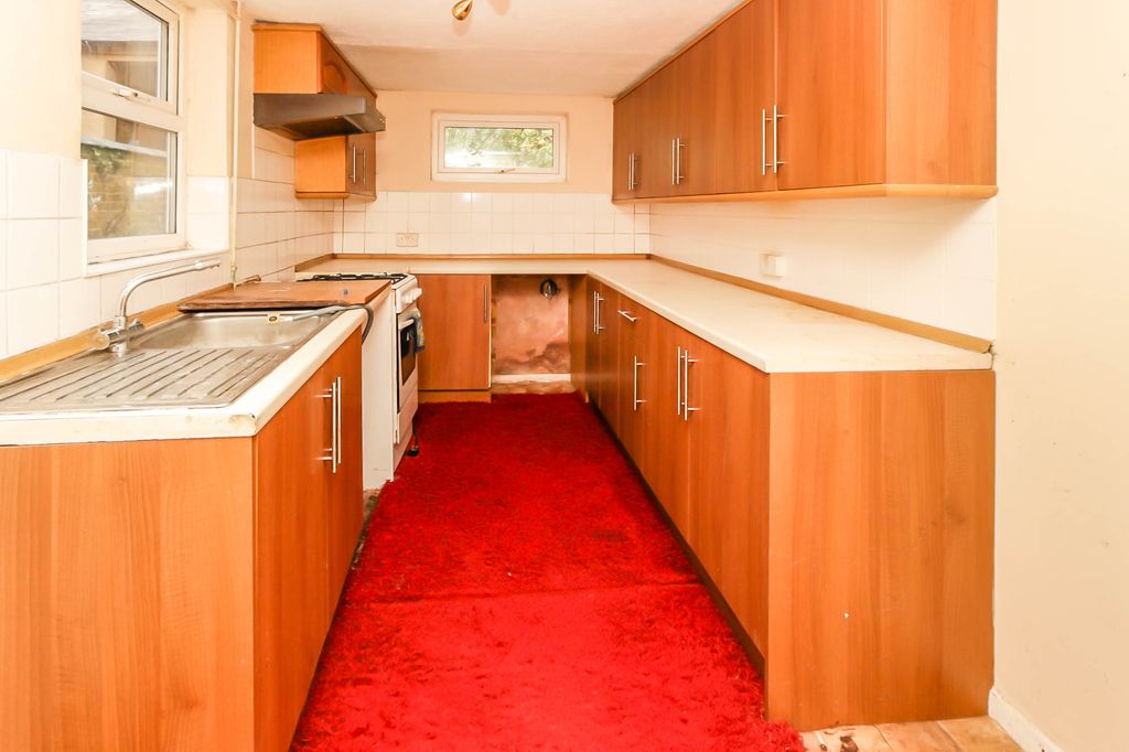 Property photo 2 of 7 Kitchen