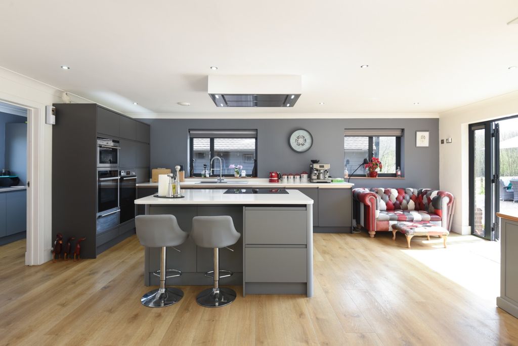 Property photo 3 of 35 4026907