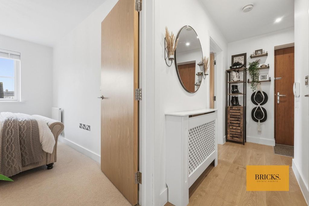Additional image 12 of 2 bed flat for saleBuckingham Road, Epping CM16