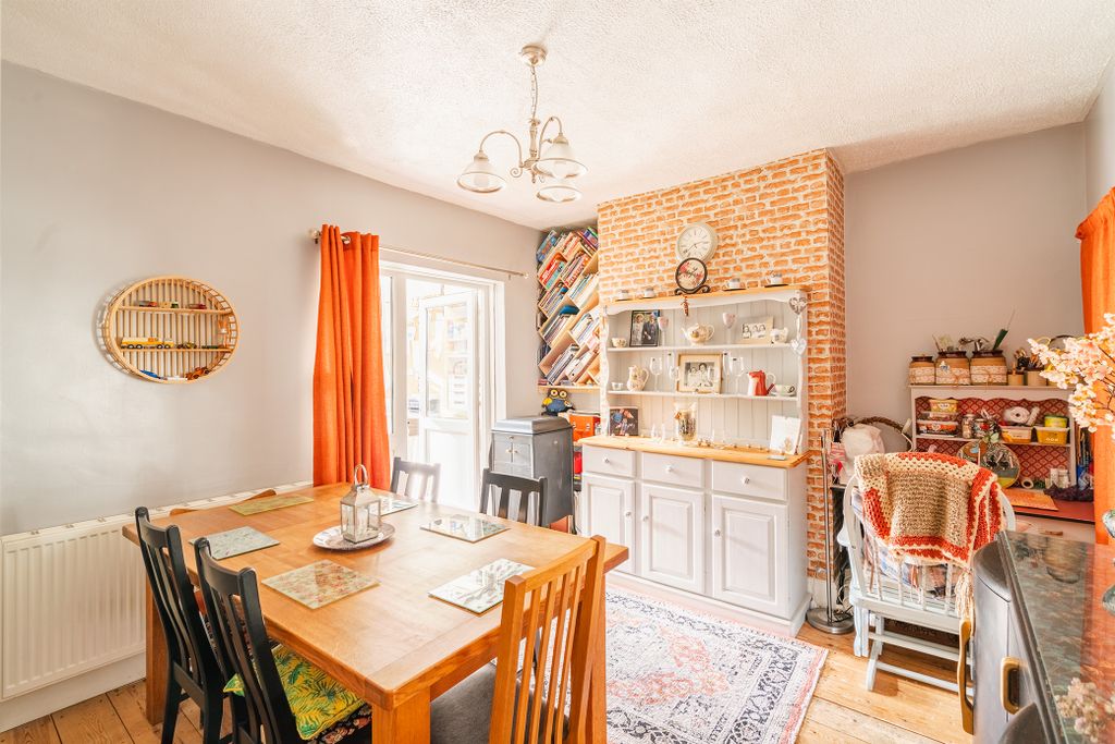 Property photo 3 of 20 Photo 4