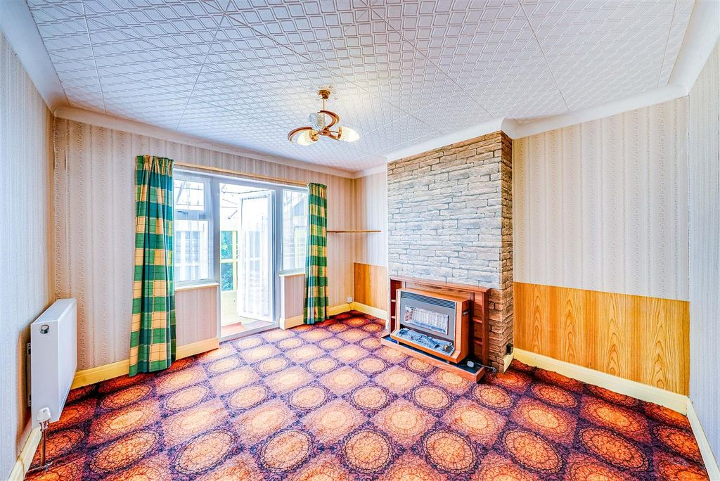 Property photo 3 of 19 Dining Room