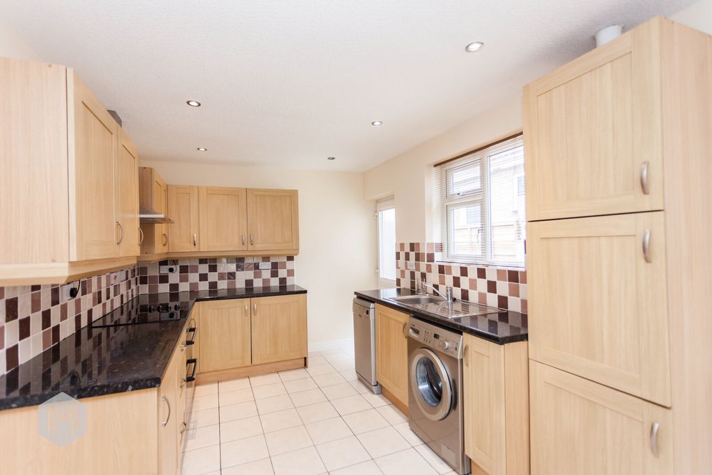 Property photo 2 of 18 Kitchen