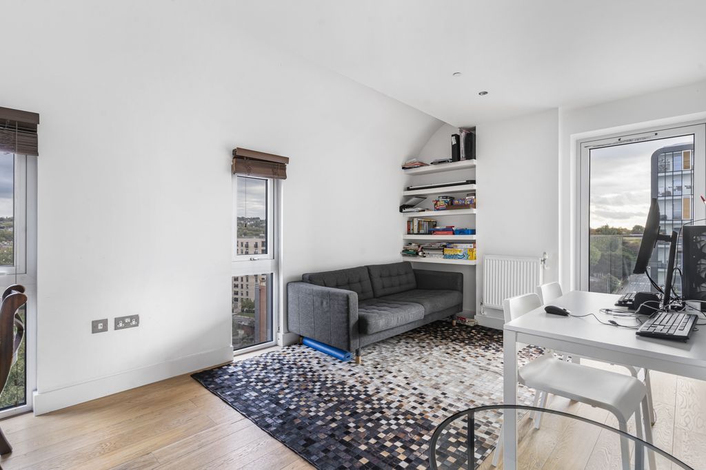 Property photo 1 of 18 Photo 5