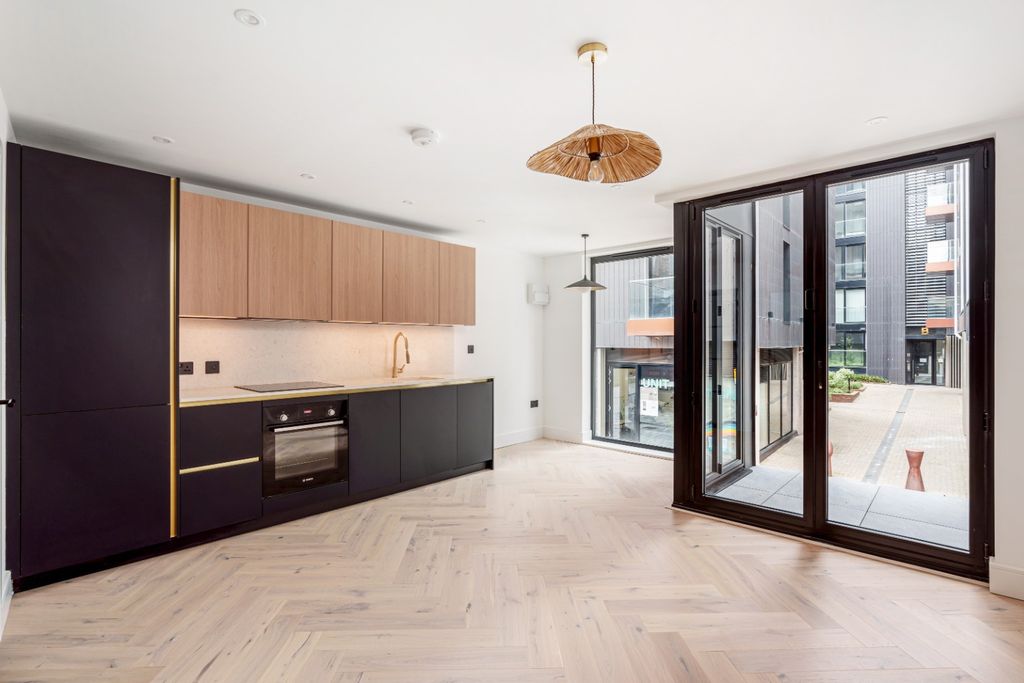 Property photo 2 of 18 4310942