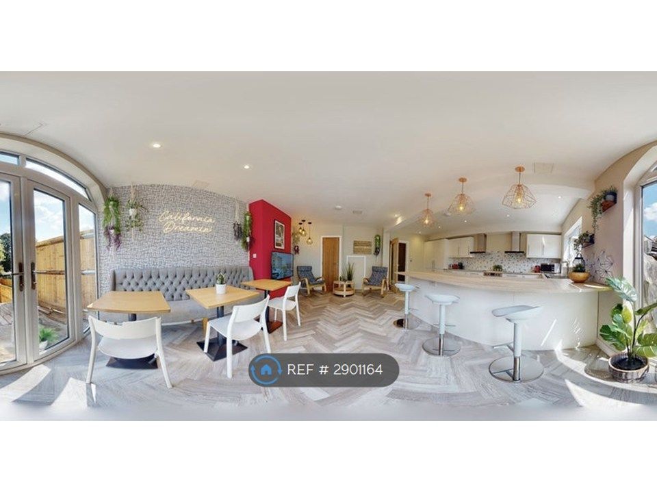 Property photo 1 of 12 Cafe Style Breakfast Bar Shared Space