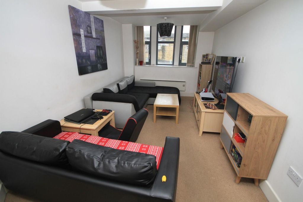 Property photo 2 of 8