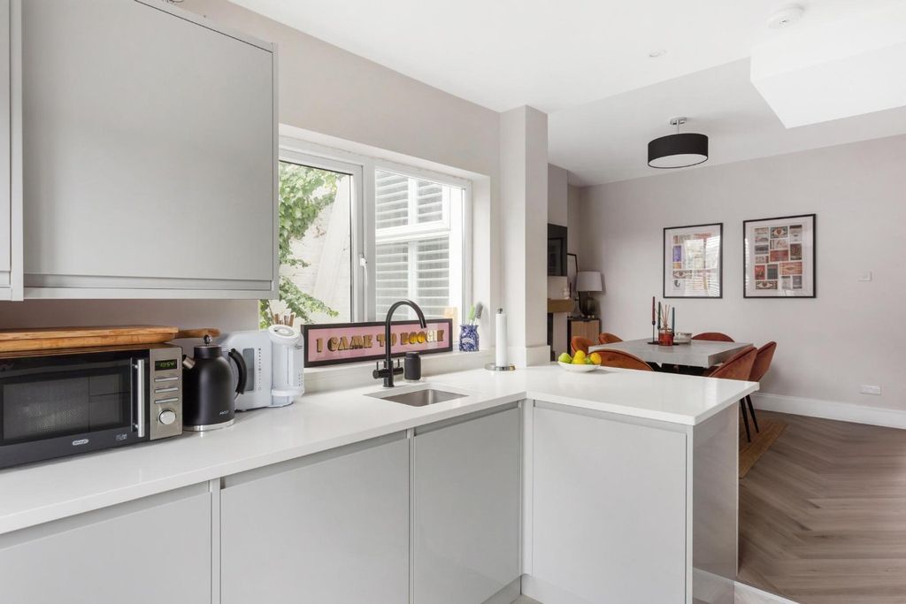 Property photo 3 of 21 Picture No. 13