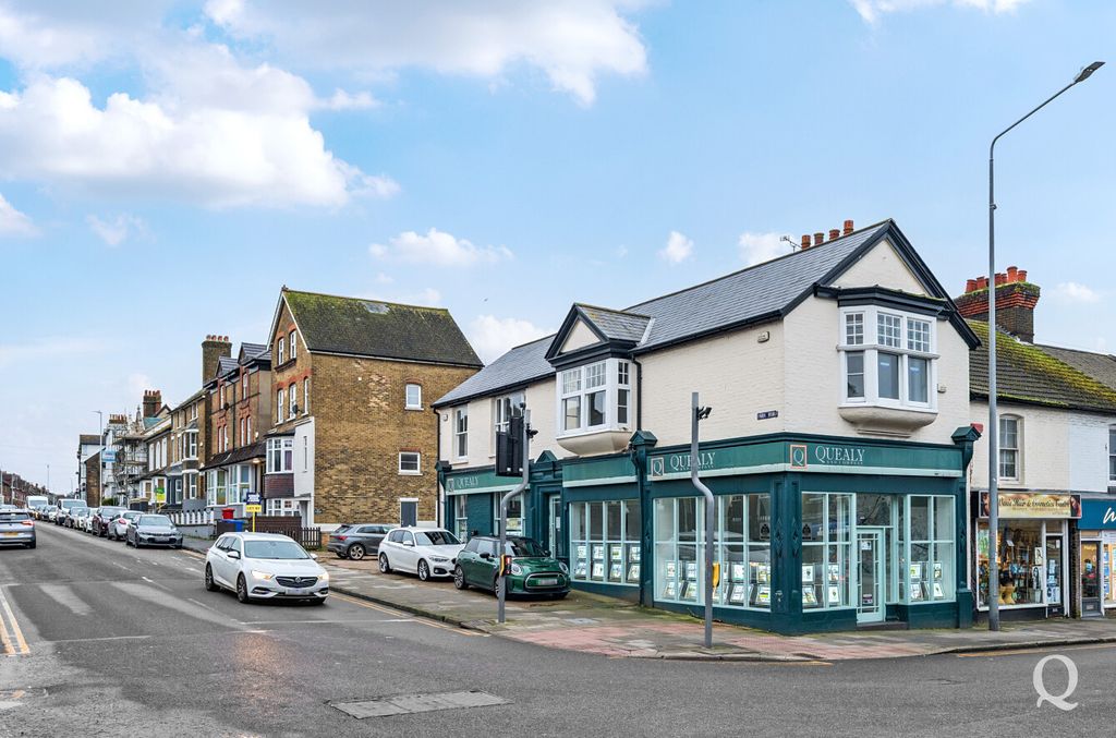 Property photo 3 of 36 65F4c98c-2Ad2-4Ae...