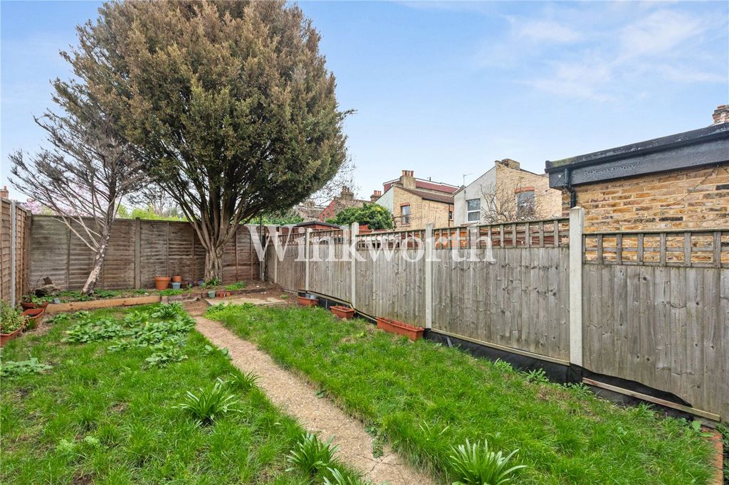 Property photo 3 of 9 Picture No. 15