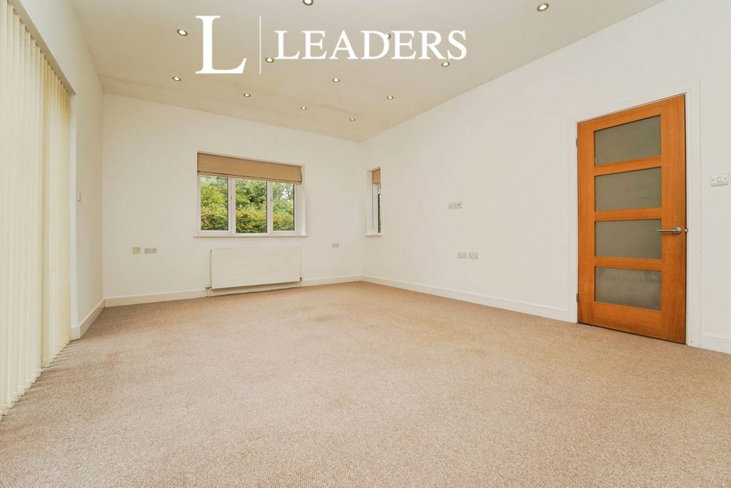 Property photo 3 of 17 Pbox-Img.Jpg