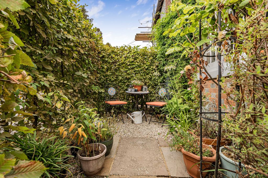 Property photo 2 of 24