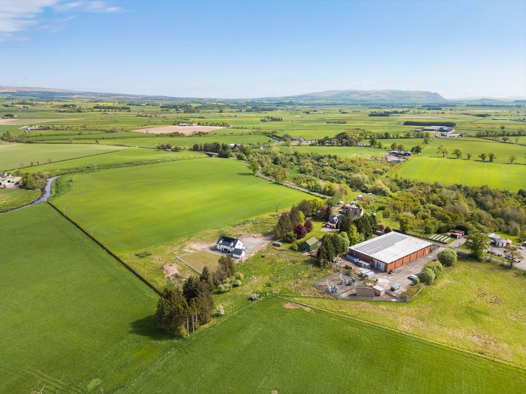 Property photo 2 of 9